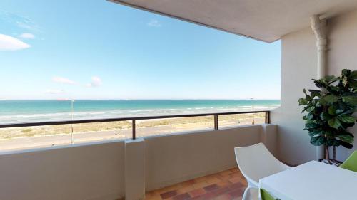 Apartamento Malata Beachfront Condo 27