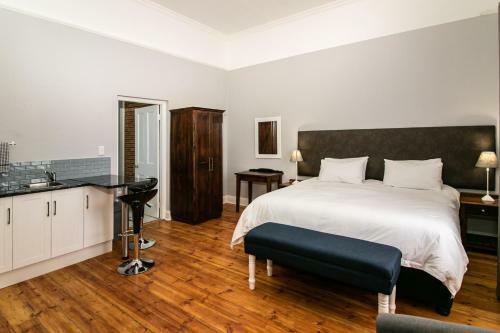 Hostal Victorian Square Guesthouse