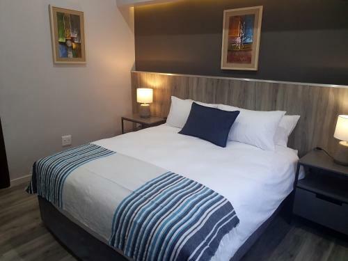 La Orchard Hotel