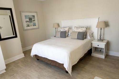 Hostal Bateleur Guesthouse