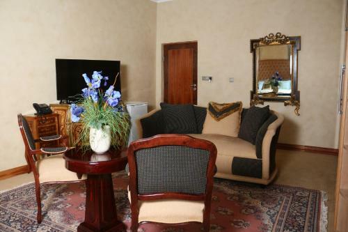 Equestrian Royal Hotel Boutique & Spa