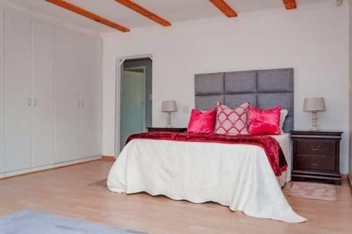 Hostal Bafokeng Farm Village Guesthouse