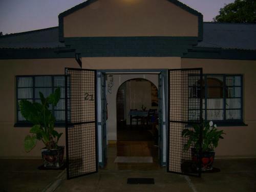 Hostal Strelitzia Guest House