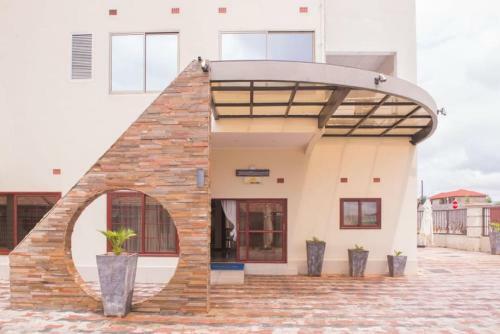 The Crest Lodge