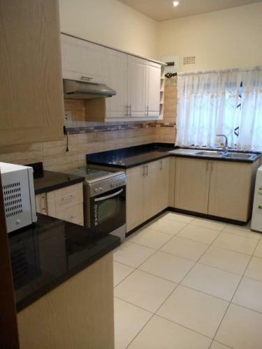 3 Bedrooms Exclusive Apartment In Kaludu