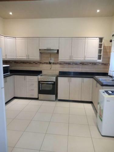 3 Bedrooms Exclusive Apartment In Kaludu