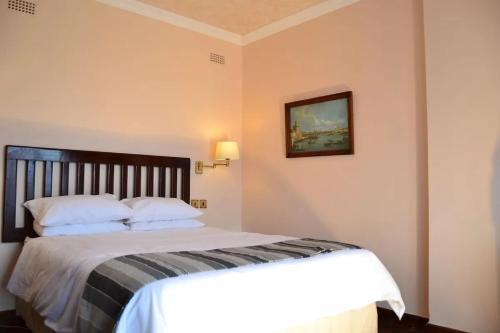 Bed & Breakfast The Harare Club