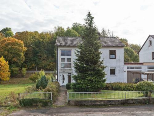 Spacious Apartment Near Forest In Freienhagen