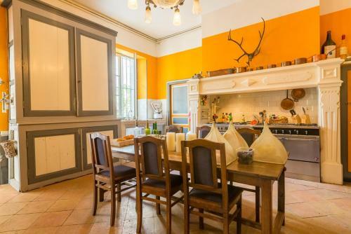 Montjoi Chateau Sleeps 26 Pool Wifi