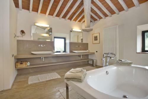 San Vincenti Villa Sleeps 18 Air Con Wifi