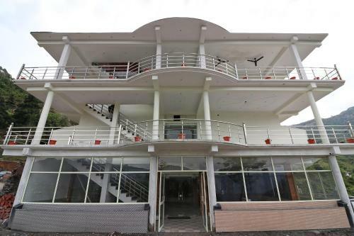 Hotel Oyo 14158 The Kempty Fall Resort