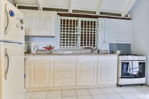 Cap Estate Villa Sleeps 4 Pool Air Con Wifi