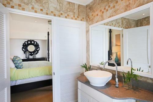 Cap Estate Villa Sleeps 8 Pool Air Con Wifi
