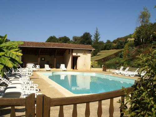 Charming Holiday Home In Prats-du-perigord With Pool