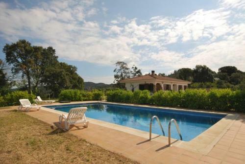 Caules Villa Sleeps 8 Pool Wifi