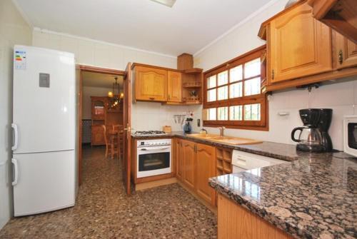 Caules Villa Sleeps 8 Pool Wifi