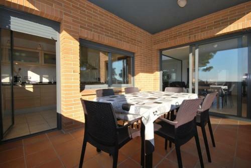 Caules Villa Sleeps 6 Pool Wifi