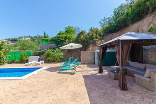 Caules Villa Sleeps 6 Pool