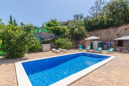 Caules Villa Sleeps 6 Pool