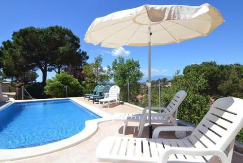 Caules Villa Sleeps 8 Pool