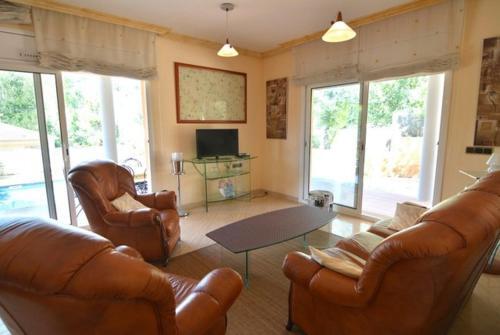 Caules Villa Sleeps 6 Pool