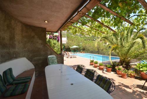 Lloret de Mar Villa Sleeps 6 Pool Wifi