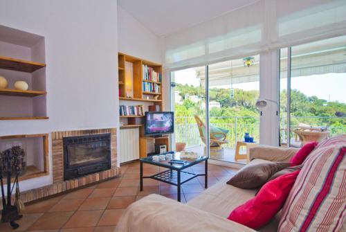 Lloret de Mar Villa Sleeps 6 Pool Wifi