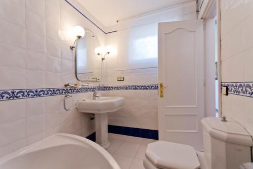Lloret de Mar Villa Sleeps 6 Pool Wifi
