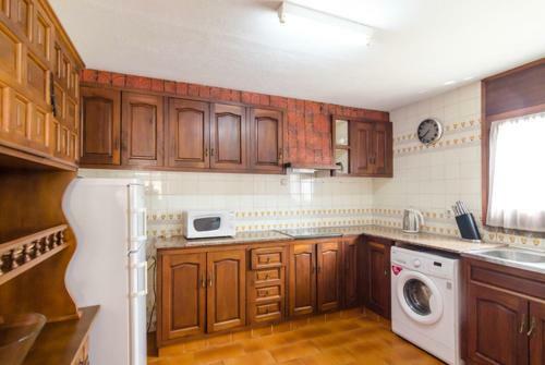Lloret de Mar Villa Sleeps 6 Pool Wifi