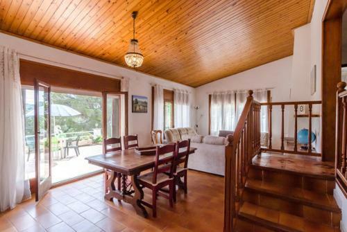 Lloret de Mar Villa Sleeps 6 Pool Wifi