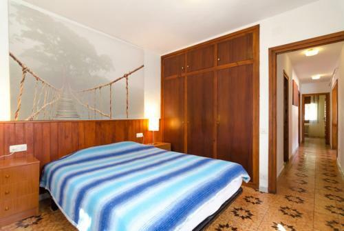 Lloret de Mar Villa Sleeps 6 Pool Wifi