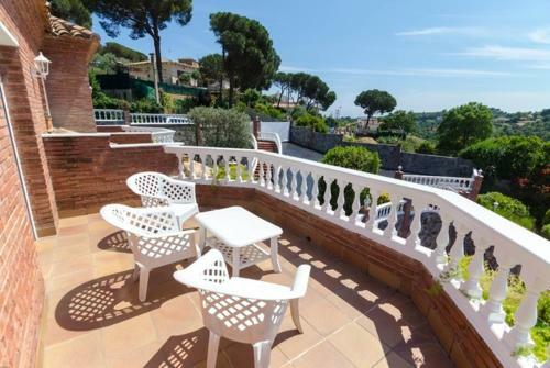 Lloret de Mar Villa Sleeps 8 Pool Air Con Wifi