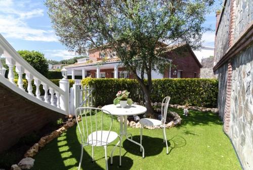 Lloret de Mar Villa Sleeps 8 Pool Air Con Wifi