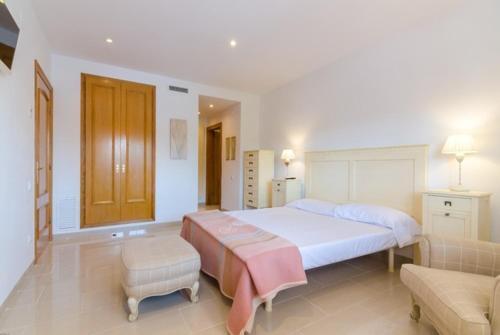 Lloret de Mar Villa Sleeps 8 Pool Air Con Wifi