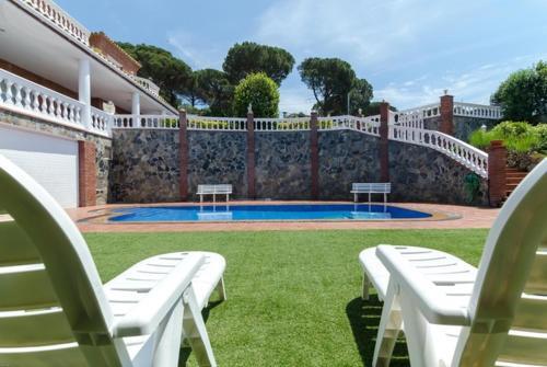Lloret de Mar Villa Sleeps 8 Pool Air Con Wifi
