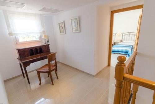 Lloret de Mar Villa Sleeps 8 Pool Air Con Wifi