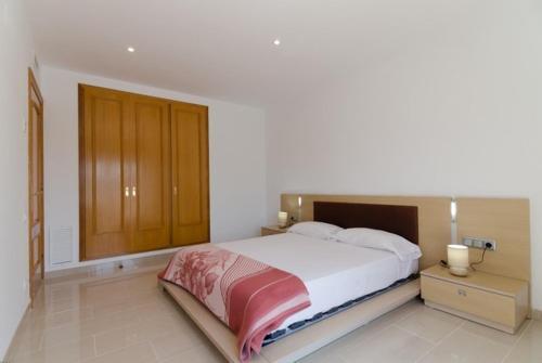 Lloret de Mar Villa Sleeps 8 Pool Air Con Wifi