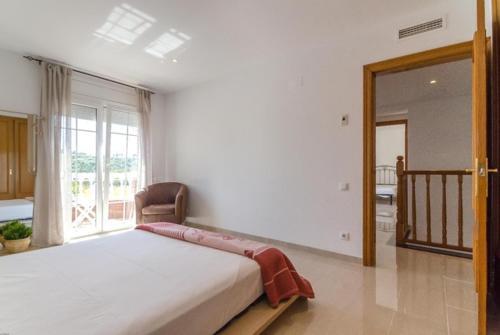 Lloret de Mar Villa Sleeps 8 Pool Air Con Wifi