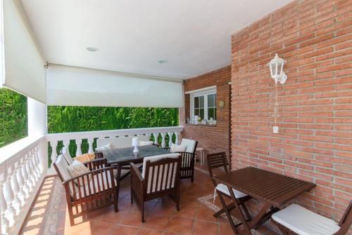 Lloret de Mar Villa Sleeps 8 Pool Air Con Wifi
