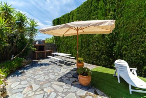 Lloret de Mar Villa Sleeps 8 Pool Air Con Wifi