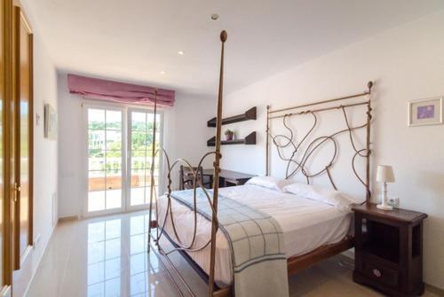 Lloret de Mar Villa Sleeps 8 Pool Air Con Wifi