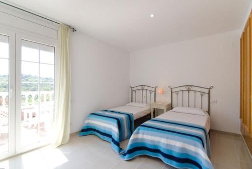 Lloret de Mar Villa Sleeps 8 Pool Air Con Wifi