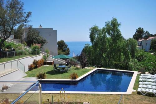Lloret de Mar Villa Sleeps 8 Pool Air Con Wifi