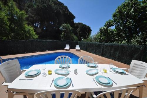 Lloret de Mar Villa Sleeps 11 Pool Wifi