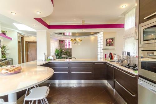 Lloret de Mar Villa Sleeps 8 Pool Air Con Wifi