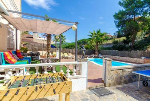Lloret de Mar Villa Sleeps 12 Pool Wifi