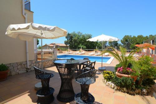 Lloret de Mar Villa Sleeps 8 Pool Wifi