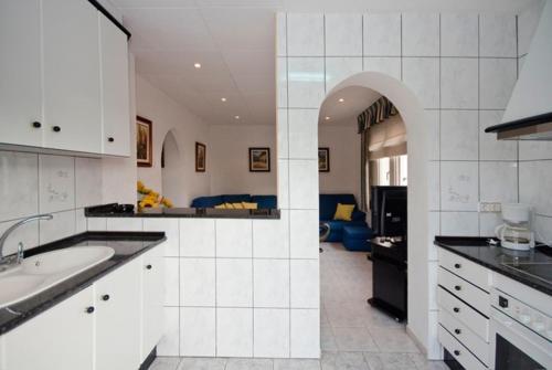 Lloret de Mar Villa Sleeps 8 Pool Wifi
