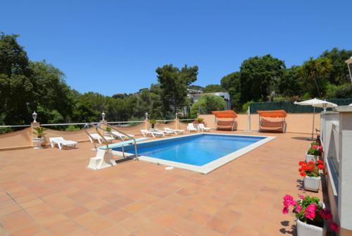 Lloret de Mar Villa Sleeps 8 Pool Wifi