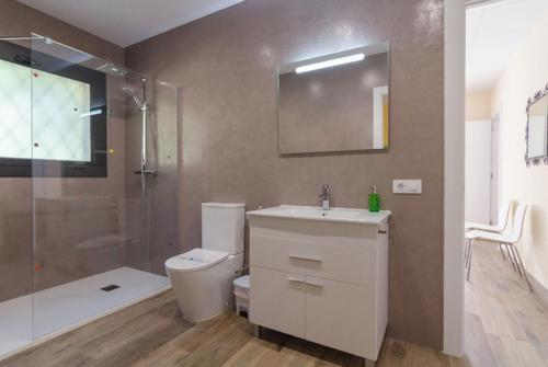 Lloret de Mar Villa Sleeps 14 Pool Wifi